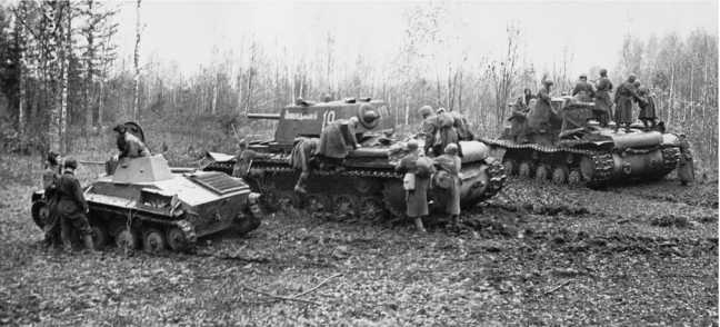 Иллюстрация к книге — Советский тяжелый танк КВ-1. Первые танки Победы [i_015.jpg]