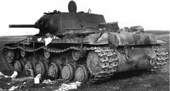 Иллюстрация к книге — Советский тяжелый танк КВ-1. Первые танки Победы [i_029.jpg]