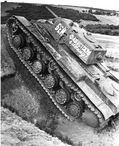 Иллюстрация к книге — Советский тяжелый танк КВ-1. Первые танки Победы [i_049.jpg]