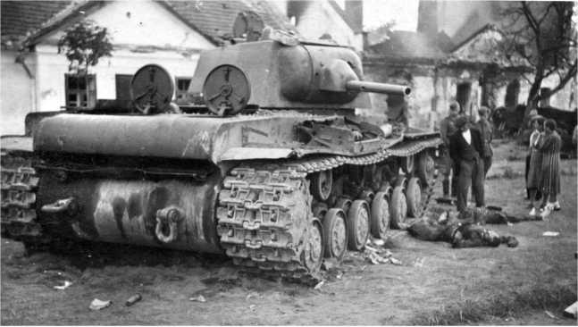 Иллюстрация к книге — Советский тяжелый танк КВ-1. Первые танки Победы [i_053.jpg]