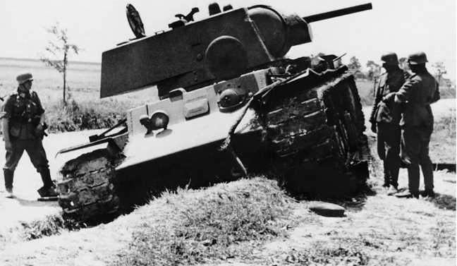 Иллюстрация к книге — Советский тяжелый танк КВ-1. Первые танки Победы [i_055.jpg]