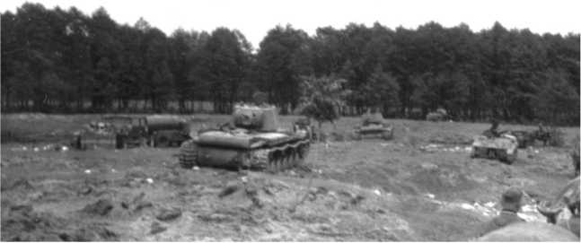 Иллюстрация к книге — Советский тяжелый танк КВ-1. Первые танки Победы [i_058.jpg]