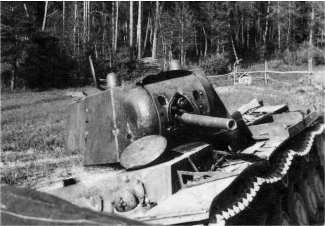 Иллюстрация к книге — Советский тяжелый танк КВ-1. Первые танки Победы [i_065.jpg]