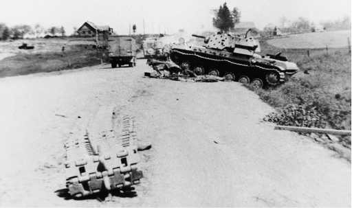 Иллюстрация к книге — Советский тяжелый танк КВ-1. Первые танки Победы [i_070.jpg]