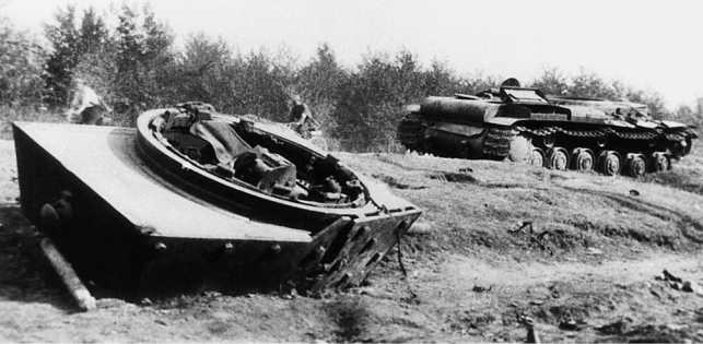 Иллюстрация к книге — Советский тяжелый танк КВ-1. Первые танки Победы [i_071.jpg]