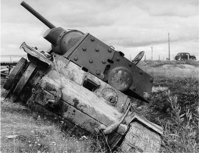 Иллюстрация к книге — Советский тяжелый танк КВ-1. Первые танки Победы [i_075.jpg]