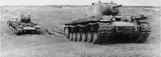 Иллюстрация к книге — Советский тяжелый танк КВ-1. Первые танки Победы [i_089.jpg]