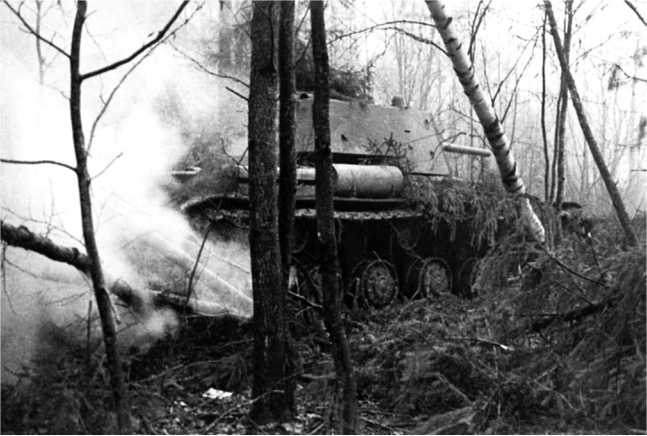 Иллюстрация к книге — Советский тяжелый танк КВ-1. Первые танки Победы [i_109.jpg]