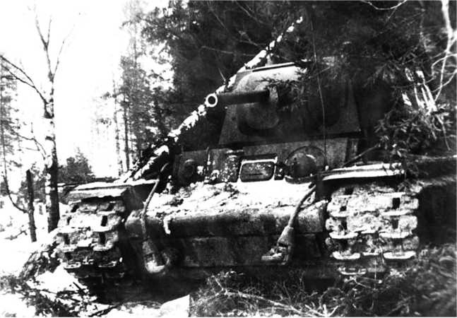 Иллюстрация к книге — Советский тяжелый танк КВ-1. Первые танки Победы [i_111.jpg]
