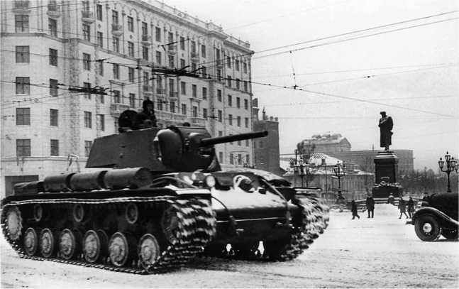 Иллюстрация к книге — Советский тяжелый танк КВ-1. Первые танки Победы [i_112.jpg]