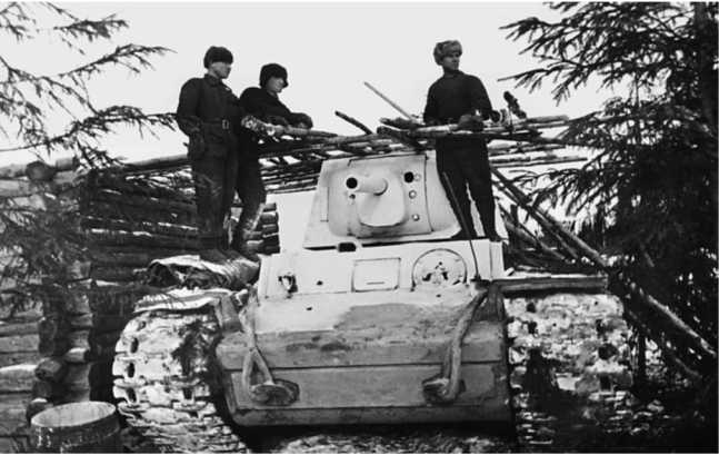 Иллюстрация к книге — Советский тяжелый танк КВ-1. Первые танки Победы [i_115.jpg]