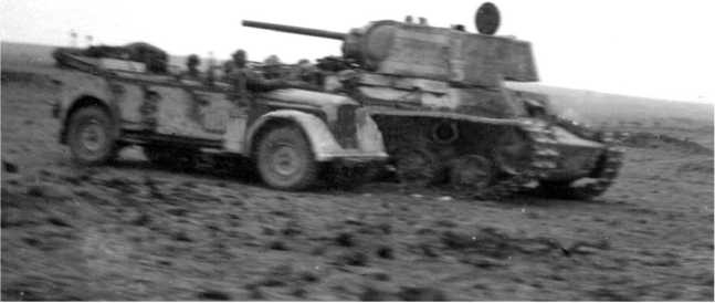 Иллюстрация к книге — Советский тяжелый танк КВ-1. Первые танки Победы [i_122.jpg]