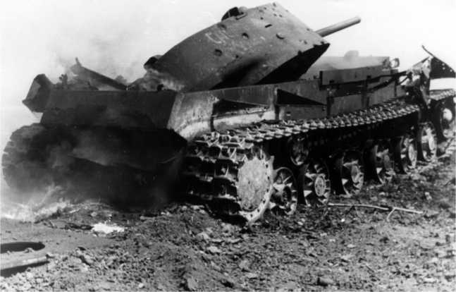 Иллюстрация к книге — Советский тяжелый танк КВ-1. Первые танки Победы [i_123.jpg]