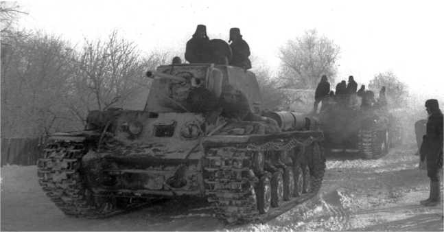 Иллюстрация к книге — Советский тяжелый танк КВ-1. Первые танки Победы [i_128.jpg]