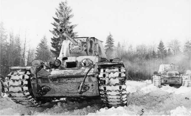 Иллюстрация к книге — Советский тяжелый танк КВ-1. Первые танки Победы [i_129.jpg]