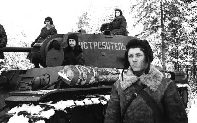 Иллюстрация к книге — Советский тяжелый танк КВ-1. Первые танки Победы [i_134.jpg]