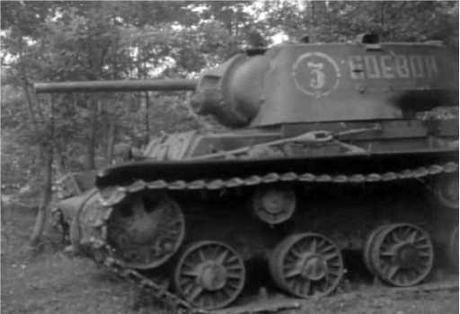 Иллюстрация к книге — Советский тяжелый танк КВ-1. Первые танки Победы [i_154.jpg]