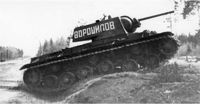 Иллюстрация к книге — Советский тяжелый танк КВ-1. Первые танки Победы [i_155.jpg]