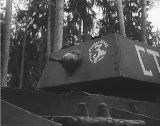 Иллюстрация к книге — Советский тяжелый танк КВ-1. Первые танки Победы [i_157.jpg]