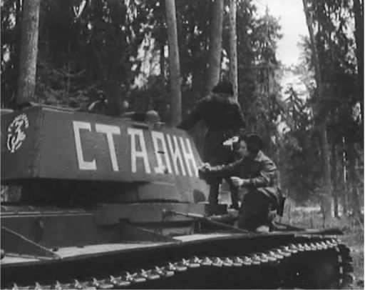 Иллюстрация к книге — Советский тяжелый танк КВ-1. Первые танки Победы [i_158.jpg]