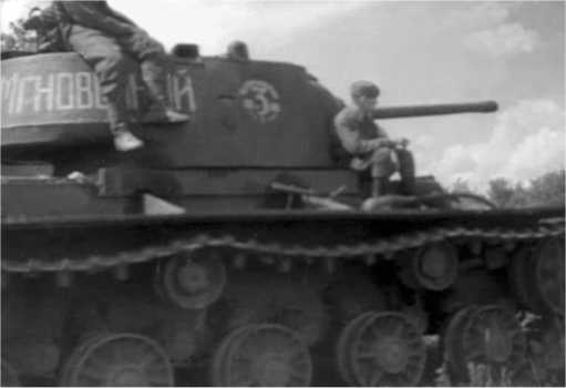 Иллюстрация к книге — Советский тяжелый танк КВ-1. Первые танки Победы [i_160.jpg]