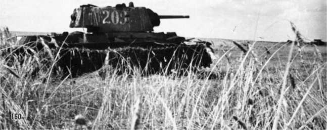 Иллюстрация к книге — Советский тяжелый танк КВ-1. Первые танки Победы [i_161.jpg]