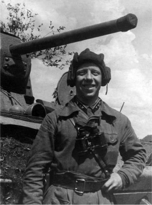 Иллюстрация к книге — Советский тяжелый танк КВ-1. Первые танки Победы [i_170.jpg]