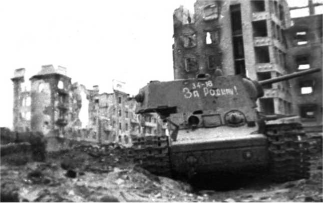 Иллюстрация к книге — Советский тяжелый танк КВ-1. Первые танки Победы [i_177.jpg]