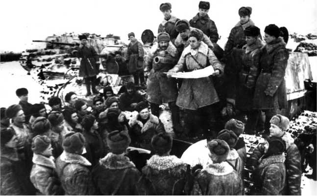 Иллюстрация к книге — Советский тяжелый танк КВ-1. Первые танки Победы [i_179.jpg]