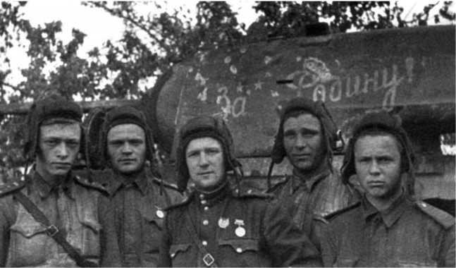 Иллюстрация к книге — Советский тяжелый танк КВ-1. Первые танки Победы [i_182.jpg]