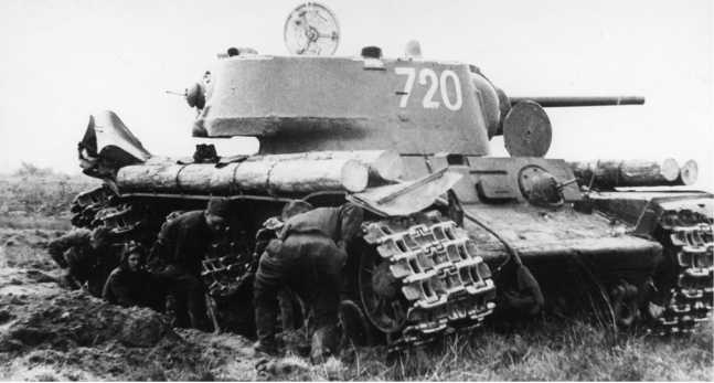 Иллюстрация к книге — Советский тяжелый танк КВ-1. Первые танки Победы [i_185.jpg]