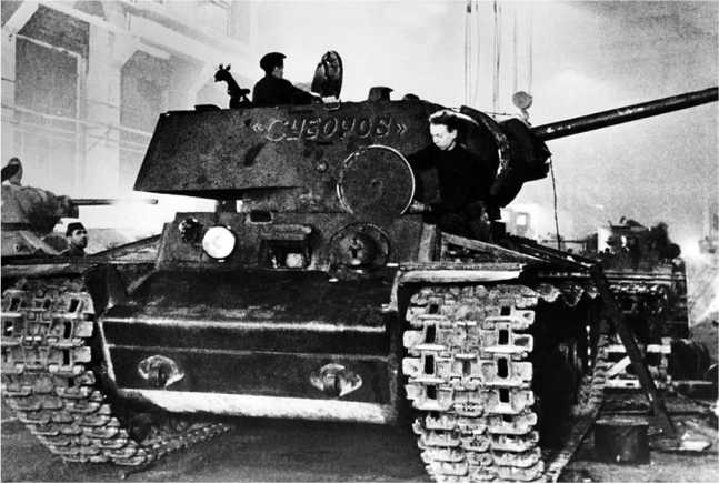 Иллюстрация к книге — Советский тяжелый танк КВ-1. Первые танки Победы [i_190.jpg]
