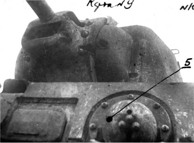 Иллюстрация к книге — Советский тяжелый танк КВ-1. Первые танки Победы [i_215.jpg]