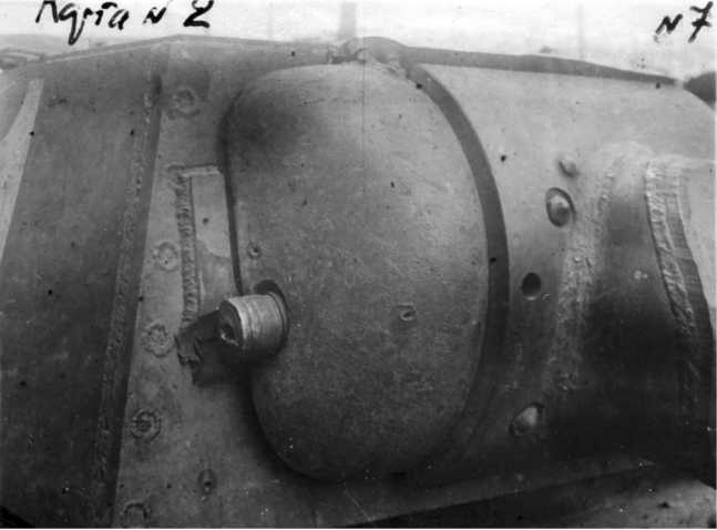 Иллюстрация к книге — Советский тяжелый танк КВ-1. Первые танки Победы [i_216.jpg]