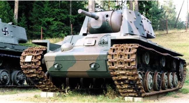 Иллюстрация к книге — Советский тяжелый танк КВ-1. Первые танки Победы [i_234.jpg]