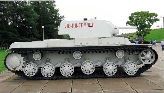 Иллюстрация к книге — Советский тяжелый танк КВ-1. Первые танки Победы [i_242.jpg]