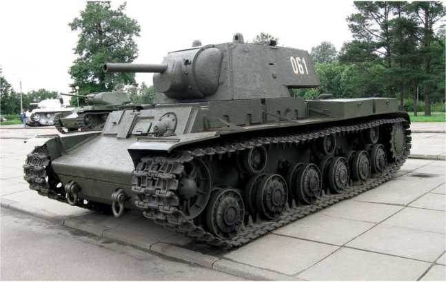 Иллюстрация к книге — Советский тяжелый танк КВ-1. Первые танки Победы [i_245.jpg]