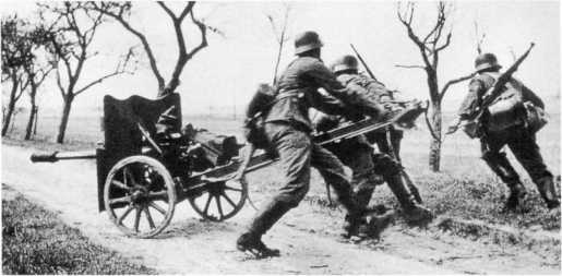 Иллюстрация к книге — Противотанковая артиллерия Вермахта во Второй Мировой войне. От "дверных колотушек" до "убийц танков" [i_098.jpg]