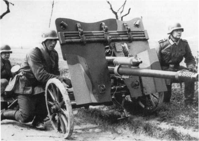 Иллюстрация к книге — Противотанковая артиллерия Вермахта во Второй Мировой войне. От "дверных колотушек" до "убийц танков" [i_100.jpg]