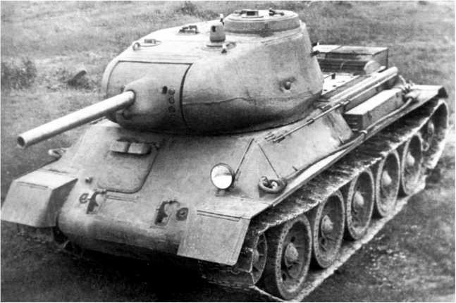 Иллюстрация к книге — Наследники «Тридцатьчетверки» – Т-34М, Т-43, Т-34-100, Т-44 [i_055.jpg]