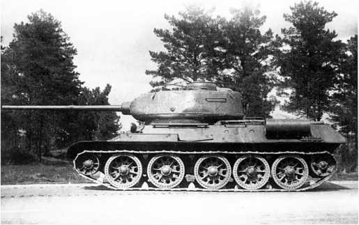 Иллюстрация к книге — Наследники «Тридцатьчетверки» – Т-34М, Т-43, Т-34-100, Т-44 [i_067.jpg]