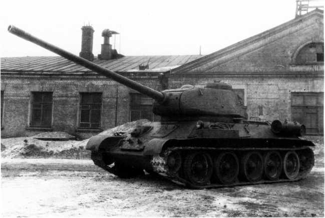 Иллюстрация к книге — Наследники «Тридцатьчетверки» – Т-34М, Т-43, Т-34-100, Т-44 [i_071.jpg]