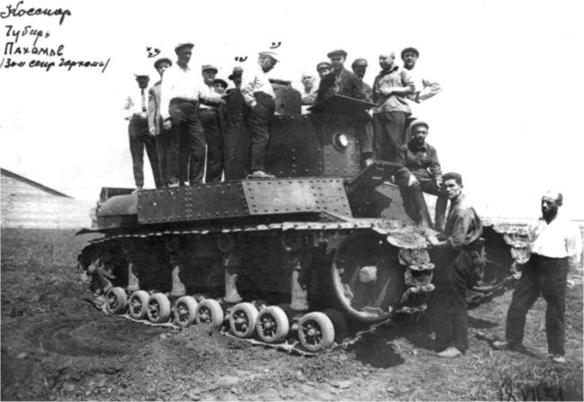 Иллюстрация к книге — Маневренные танки СССР Т-12, Т-24, ТГ, Д-4 и др. [i_029.jpg]