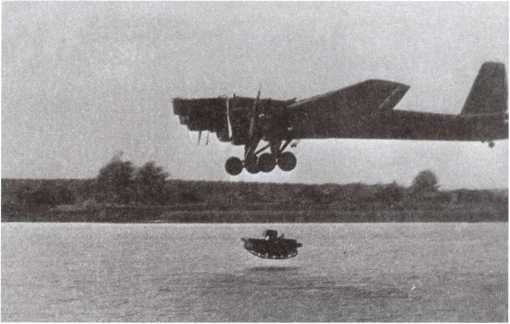 Иллюстрация к книге — "Чудо-оружие" Сталина. Плавающие танки Великой Отечественной Т-37, Т-38, Т-40 [i_030.jpg]