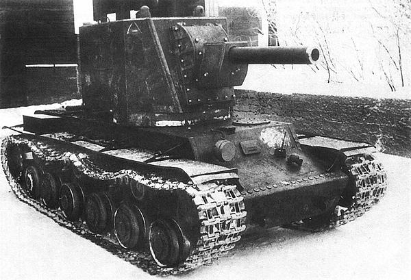 Иллюстрация к книге — Танк прорыва КВ. "Клим Ворошилов" [i_012.jpg]