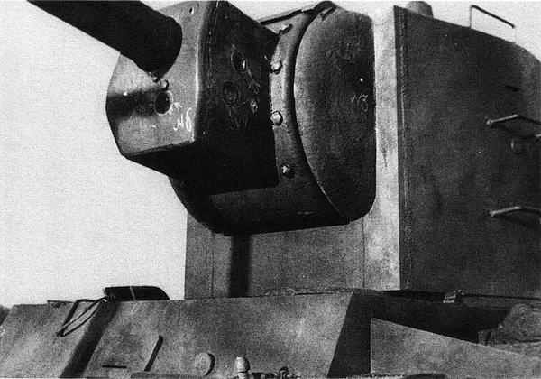 Иллюстрация к книге — Танк прорыва КВ. "Клим Ворошилов" [i_038.jpg]