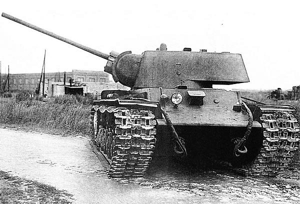 Иллюстрация к книге — Танк прорыва КВ. "Клим Ворошилов" [i_053.jpg]