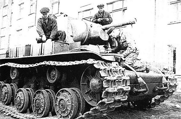 Иллюстрация к книге — Танк прорыва КВ. "Клим Ворошилов" [i_054.jpg]