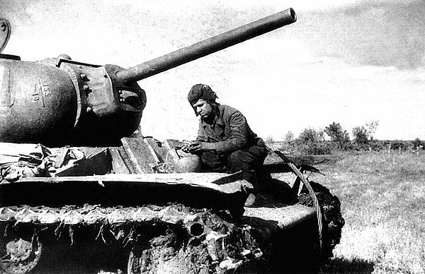 Иллюстрация к книге — Танк прорыва КВ. "Клим Ворошилов" [i_072.jpg]