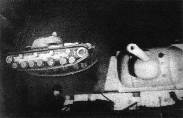 Иллюстрация к книге — Танк прорыва КВ. "Клим Ворошилов" [i_076.jpg]